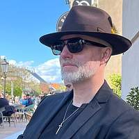Simon C.
